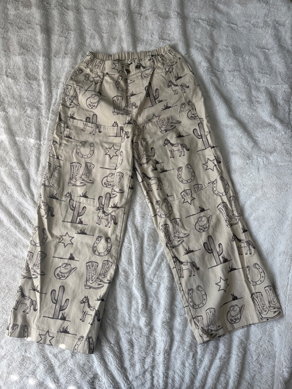 eesome Beige Wide-Leg Pants with Western Print